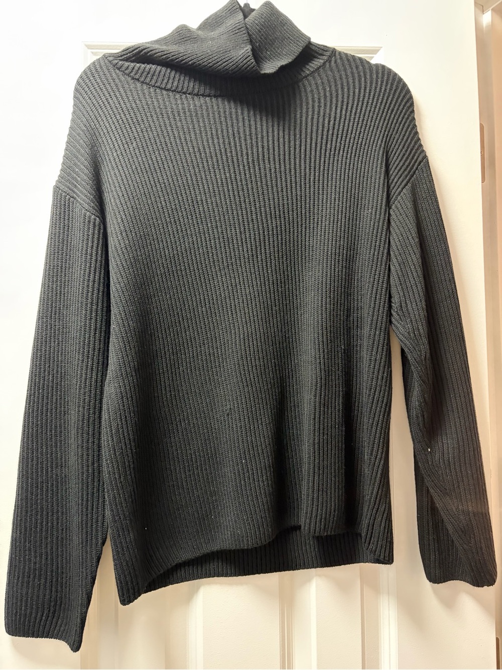 Cozy Ribbed Turtleneck Sweater - Black
